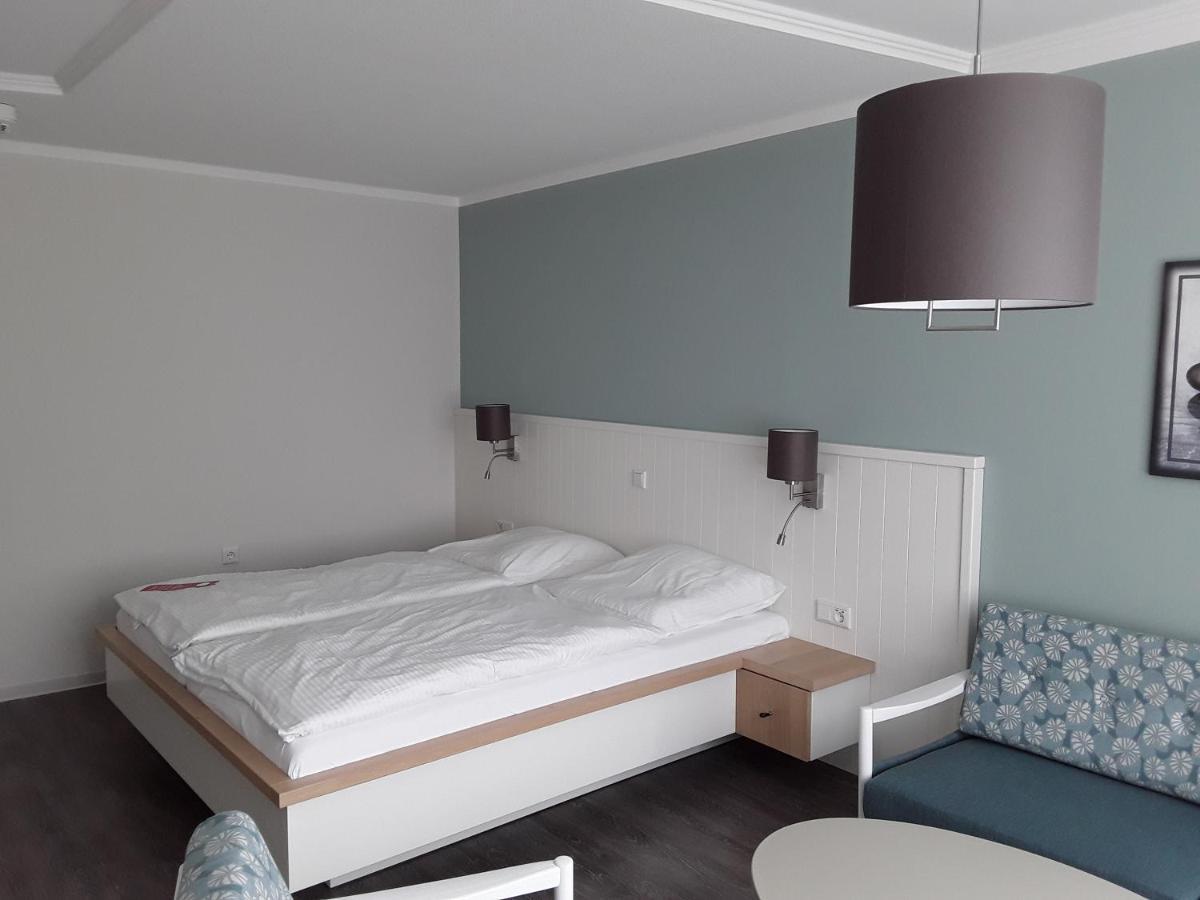 Mingers Hotel Neuharlingersiel Eksteriør billede