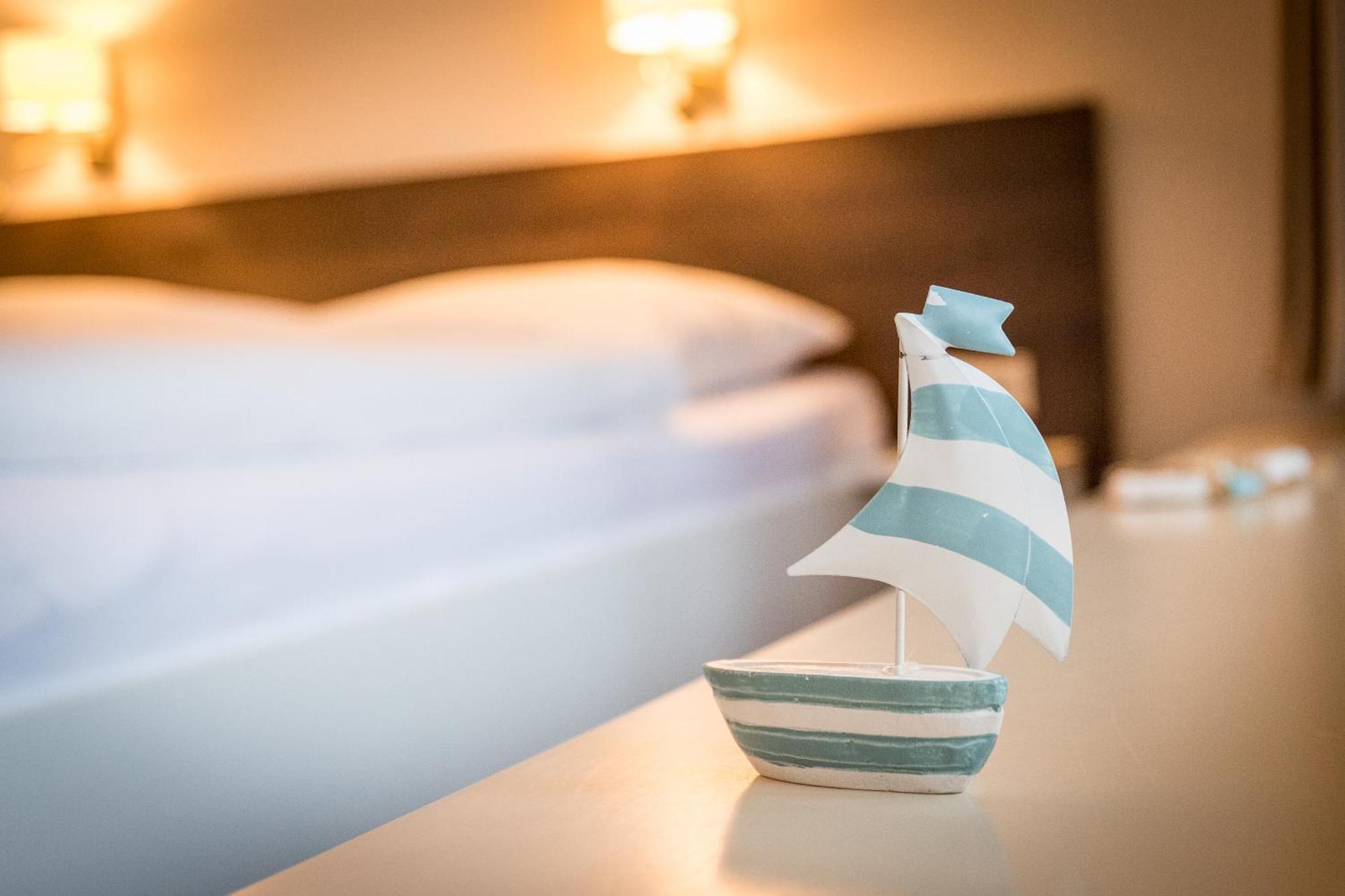 Mingers Hotel Neuharlingersiel Eksteriør billede