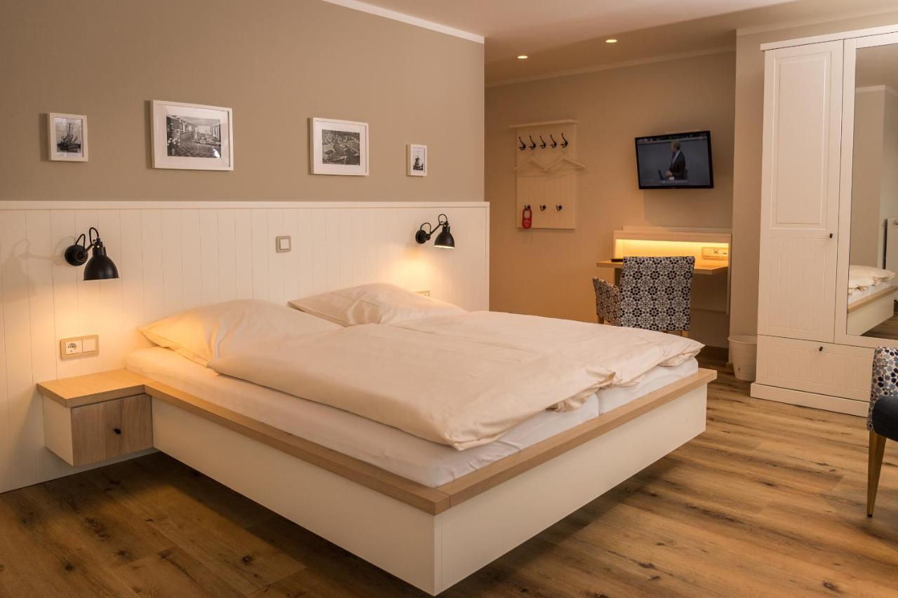 Mingers Hotel Neuharlingersiel Eksteriør billede