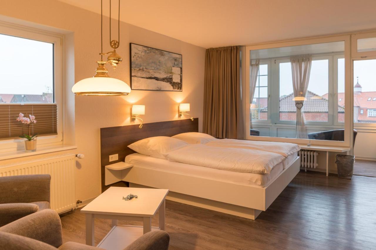 Mingers Hotel Neuharlingersiel Eksteriør billede